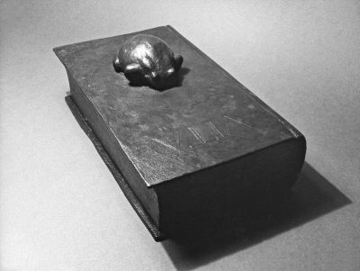 Lebensbuch (Bronze, 11 x 18 cm, 1993)